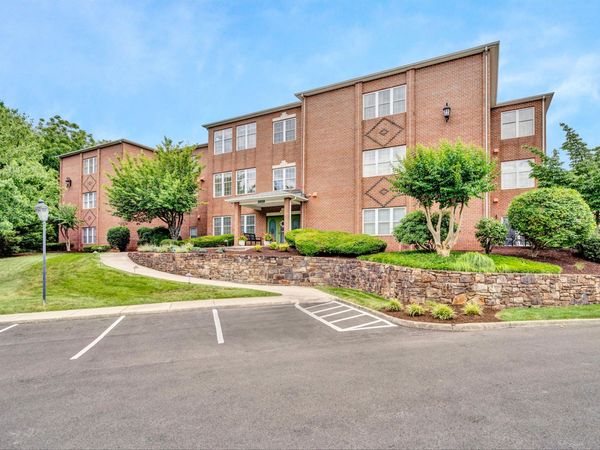 3050 McVitty Forest DR, Unit APT 106, Roanoke, VA 24018