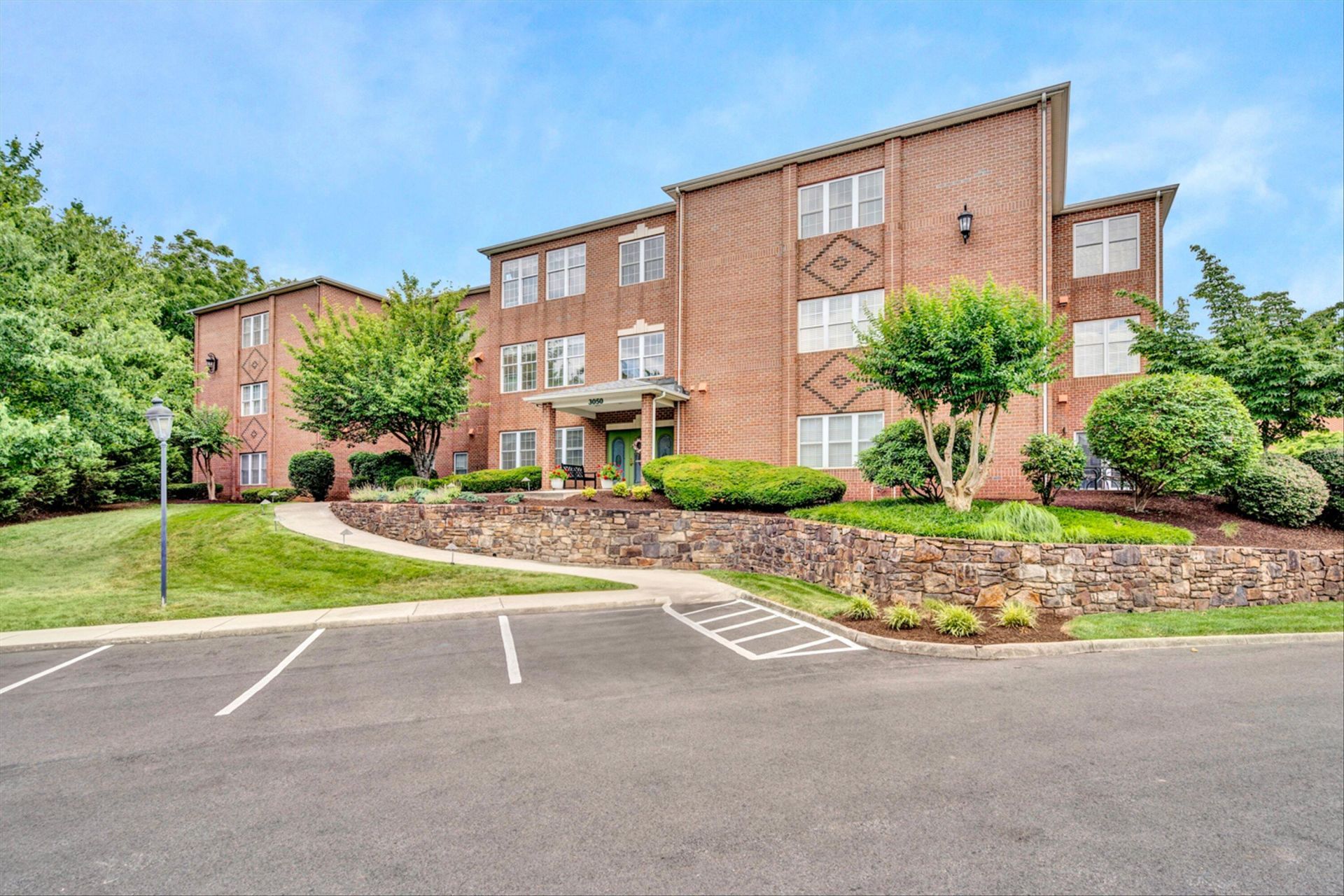 3050 Mcvitty Forest Dr, Unit APT 106, Roanoke, VA 24018 Main Photo