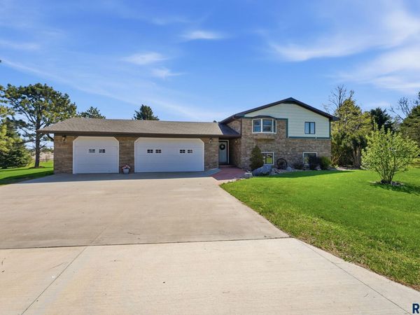 26574 466th Ave, Sioux Falls, SD 57106