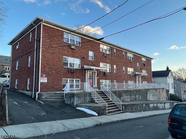 26 Clinton St, Belleville, NJ 07109