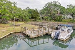 243 Bayview Drive photo 4