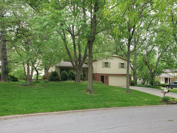 103 N Lark Lane, Carbondale, IL 62901