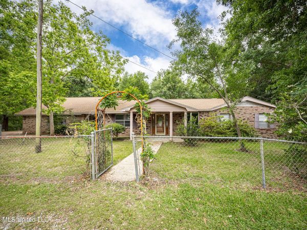 13317 Greenacres Drive, Ocean Springs, MS 39564