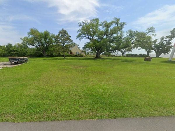 108 Market Street, Waveland, MS 39576