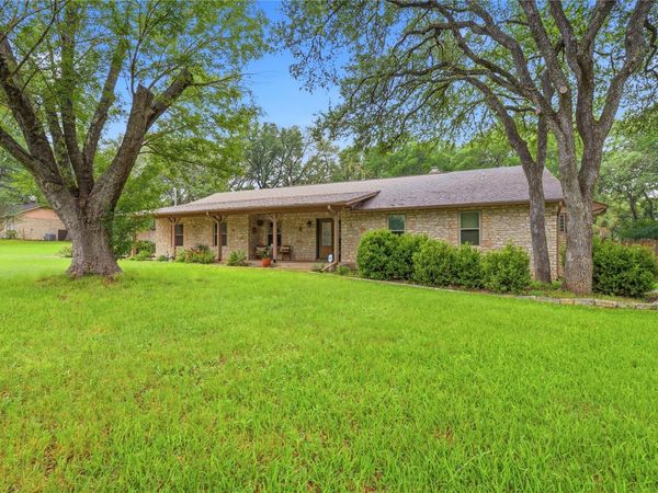203 Leisurewoods DR, Buda, TX 78610