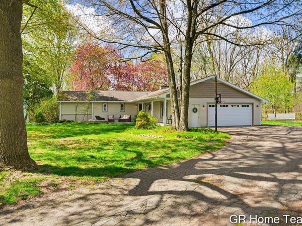 4090 Baywood Drive SE, Grand Rapids, MI 49546