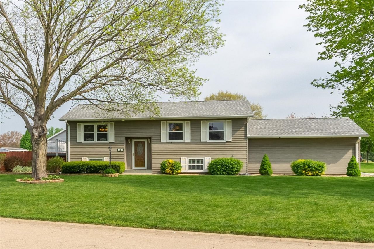 1047 E Market Street , Hennepin, IL 61327 Main Photo
