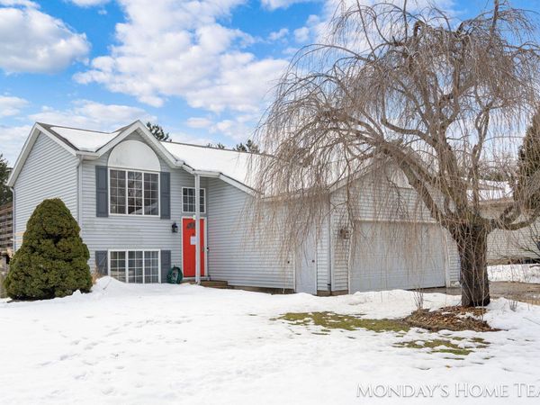 3334 Hazelnut Drive NW, Grand Rapids, MI 49504