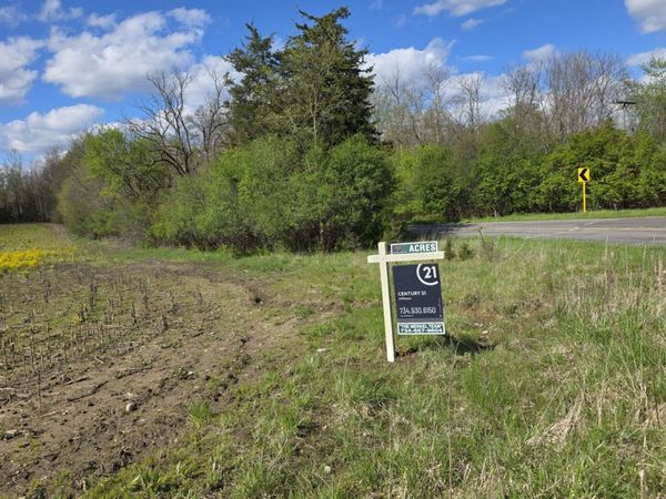 4561 N Lake Road, Clarklake, MI 49234