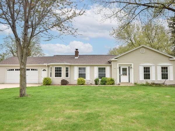 2073 E Sumner St, Hartford, WI 53027