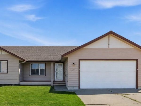 1204 E 6th St, Deer Park, WA 99006