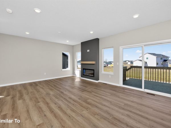 4271 Grover Woods Lane, Des Moines, IA 50317
