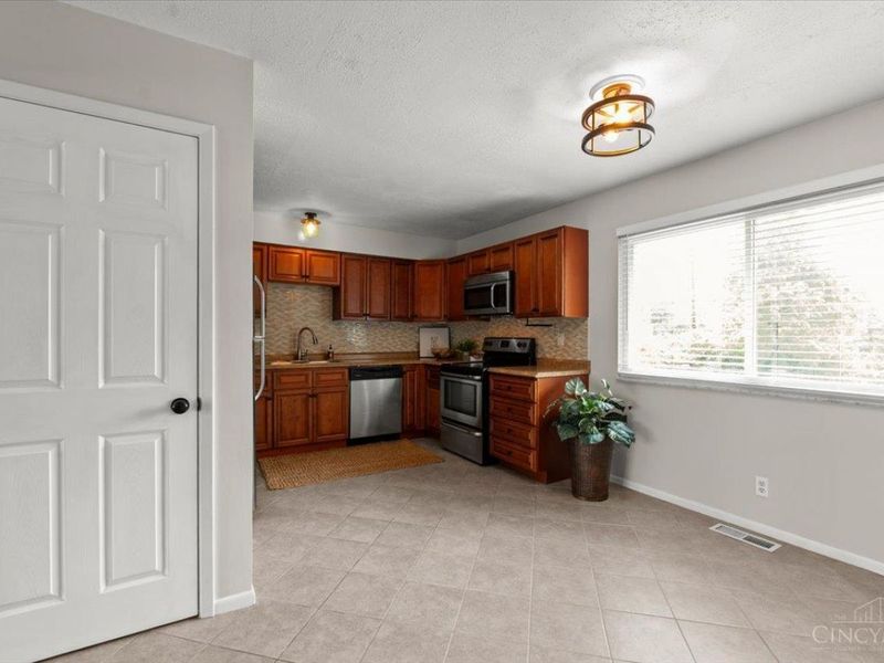 5215 Scotland Drive, Delhi Twp, OH 45238 Photo 10