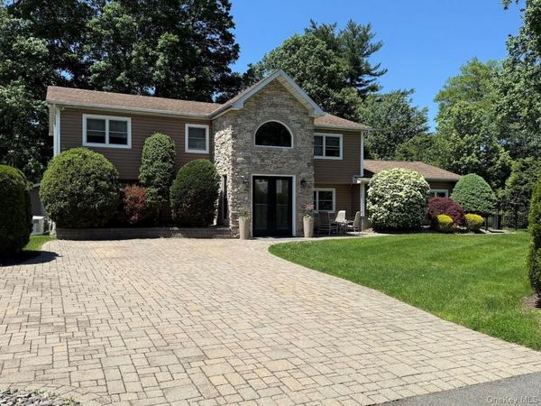 15 Spruce Court, Nanuet, NY 10954