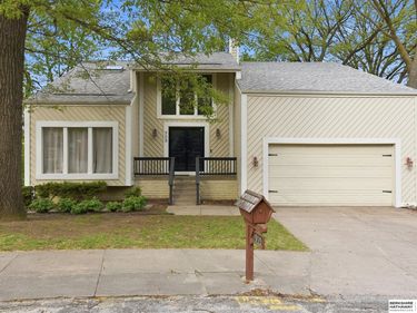 909 Ridgewood Court , Bellevue, NE 68005