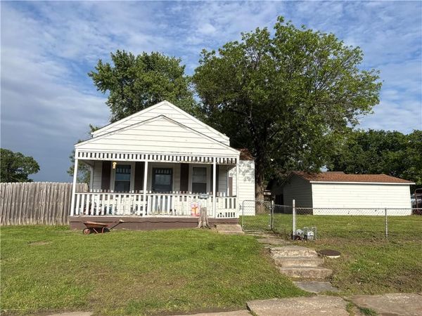217 N 9th Street, Humboldt, KS 66748