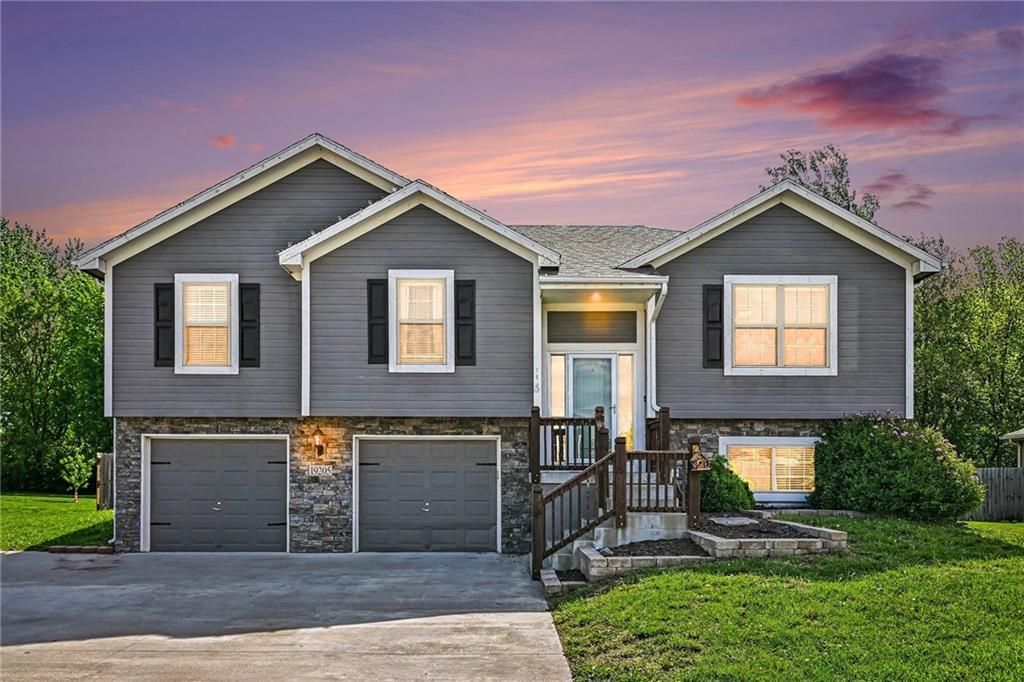 19205 Switchgrass Drive, Smithville, MO 64089 Main Photo