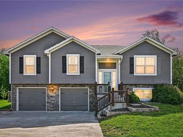 19205 Switchgrass Drive, Smithville, MO 64089