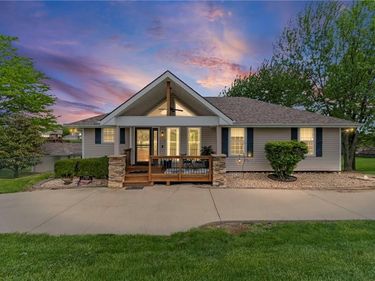 7525 N Amity Avenue, Parkville, MO 64152