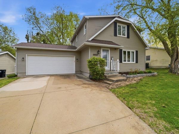 3932 Heritage Drive, Cedar Falls, IA 50613