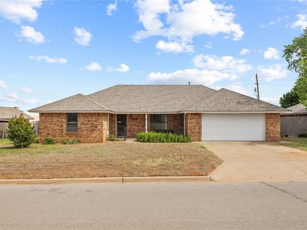 1716 E Ridgeway Street, Weatherford, OK 73096