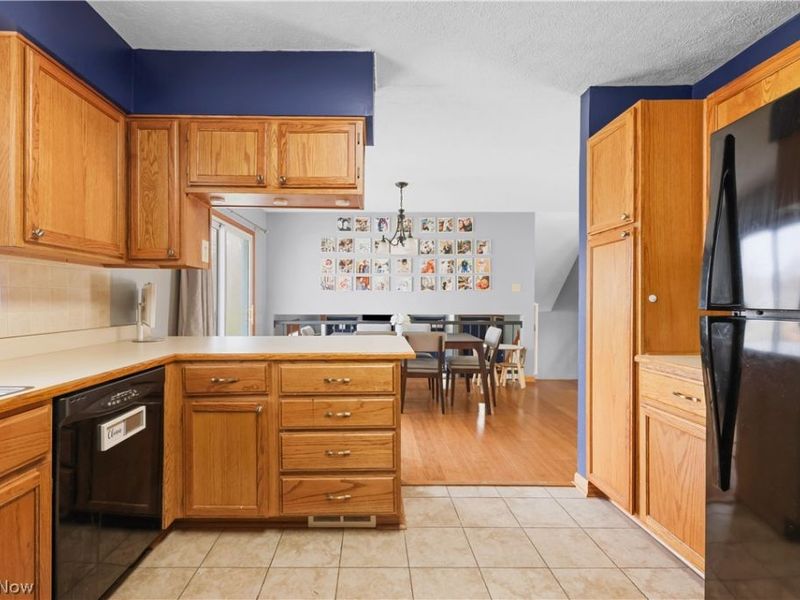 7010 Stonecreek Avenue NE, Canton, OH 44721 Photo 10