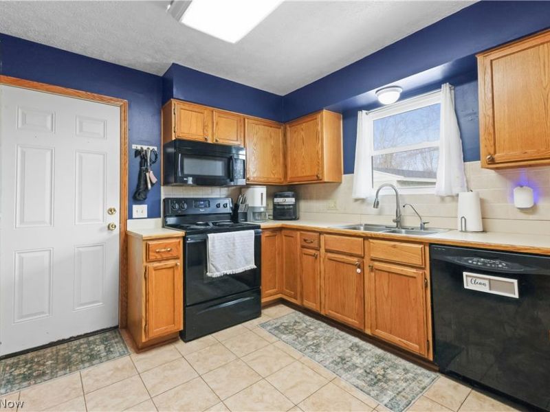 7010 Stonecreek Avenue NE, Canton, OH 44721 Photo 11