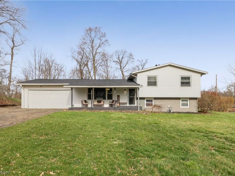 7010 Stonecreek Avenue NE, Canton, OH 44721 Photo 2