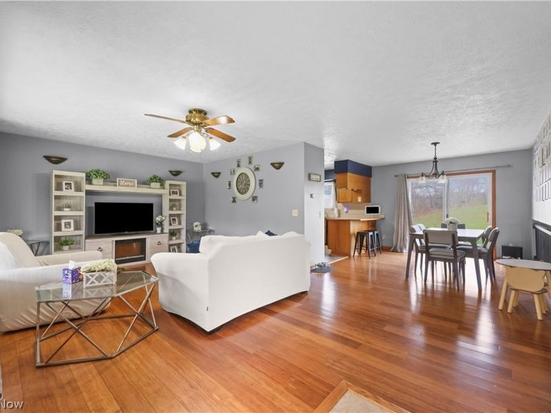 7010 Stonecreek Avenue NE, Canton, OH 44721 Photo 3