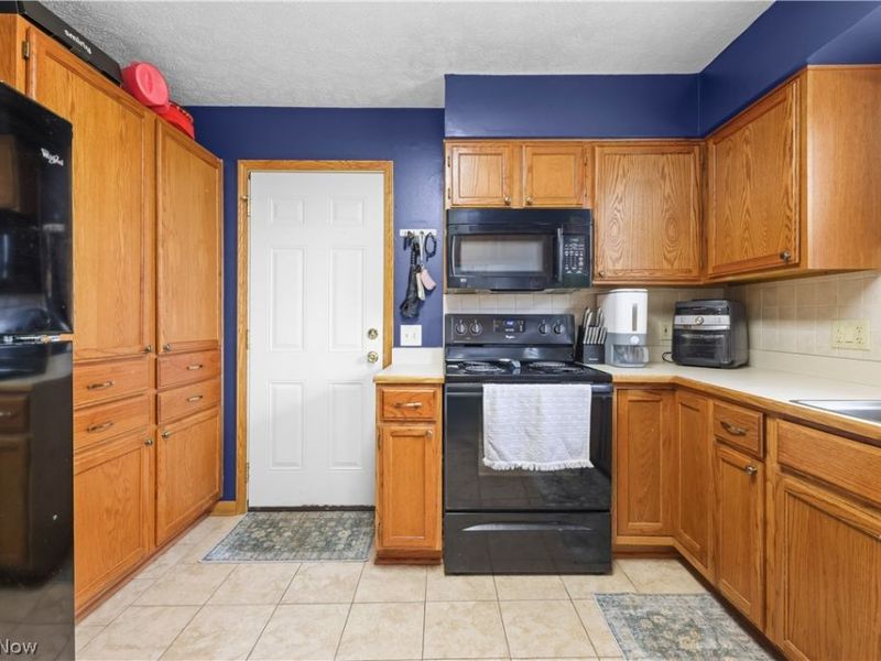 7010 Stonecreek Avenue NE, Canton, OH 44721 Photo 8