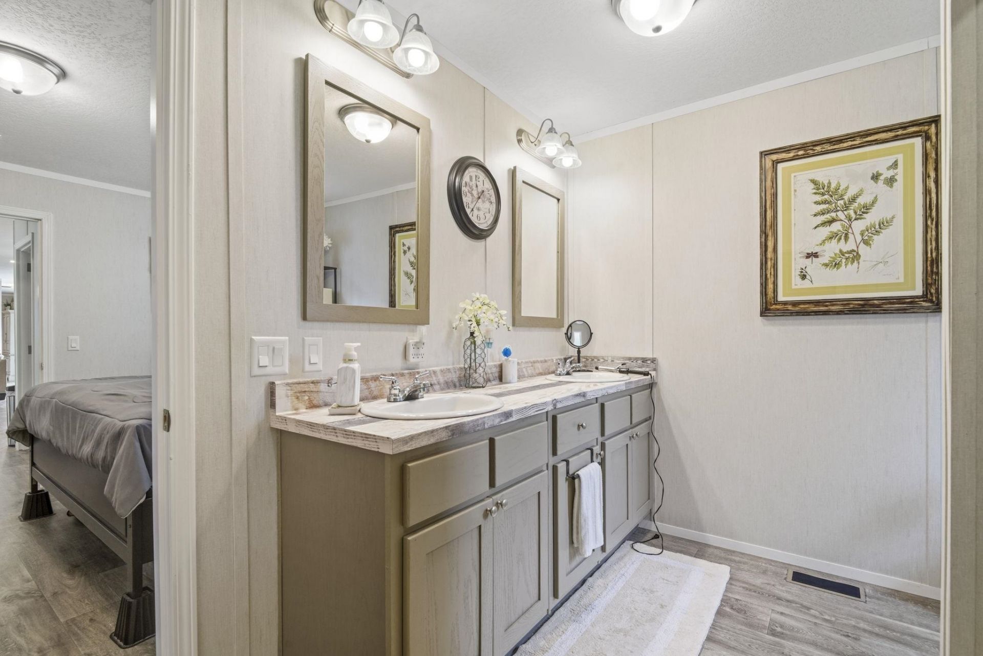 370 Edison Circle Photo 15