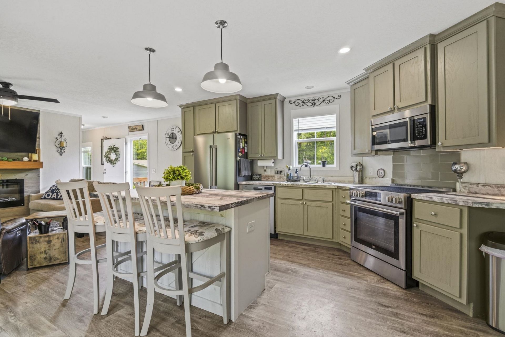 370 Edison Circle Photo 21