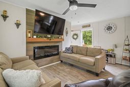 370 Edison Circle photo 4