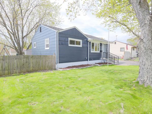1733 Ballentine Street , Waukegan, IL 60087