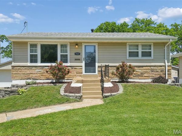 7827 Clymer Drive , St Louis, MO 63123