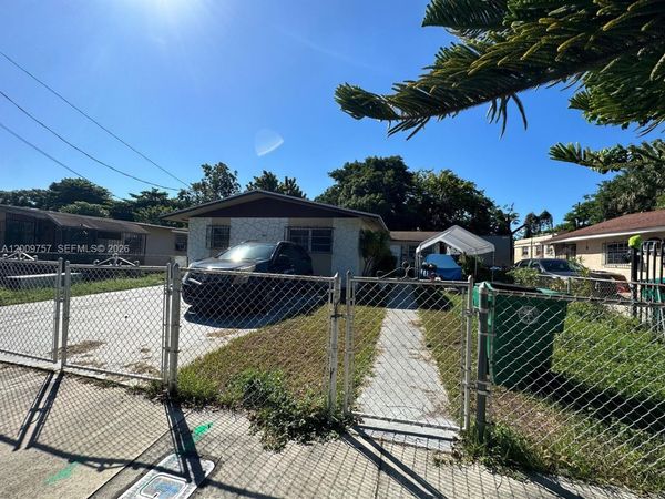 420 NW 32nd St , Miami, FL 33127