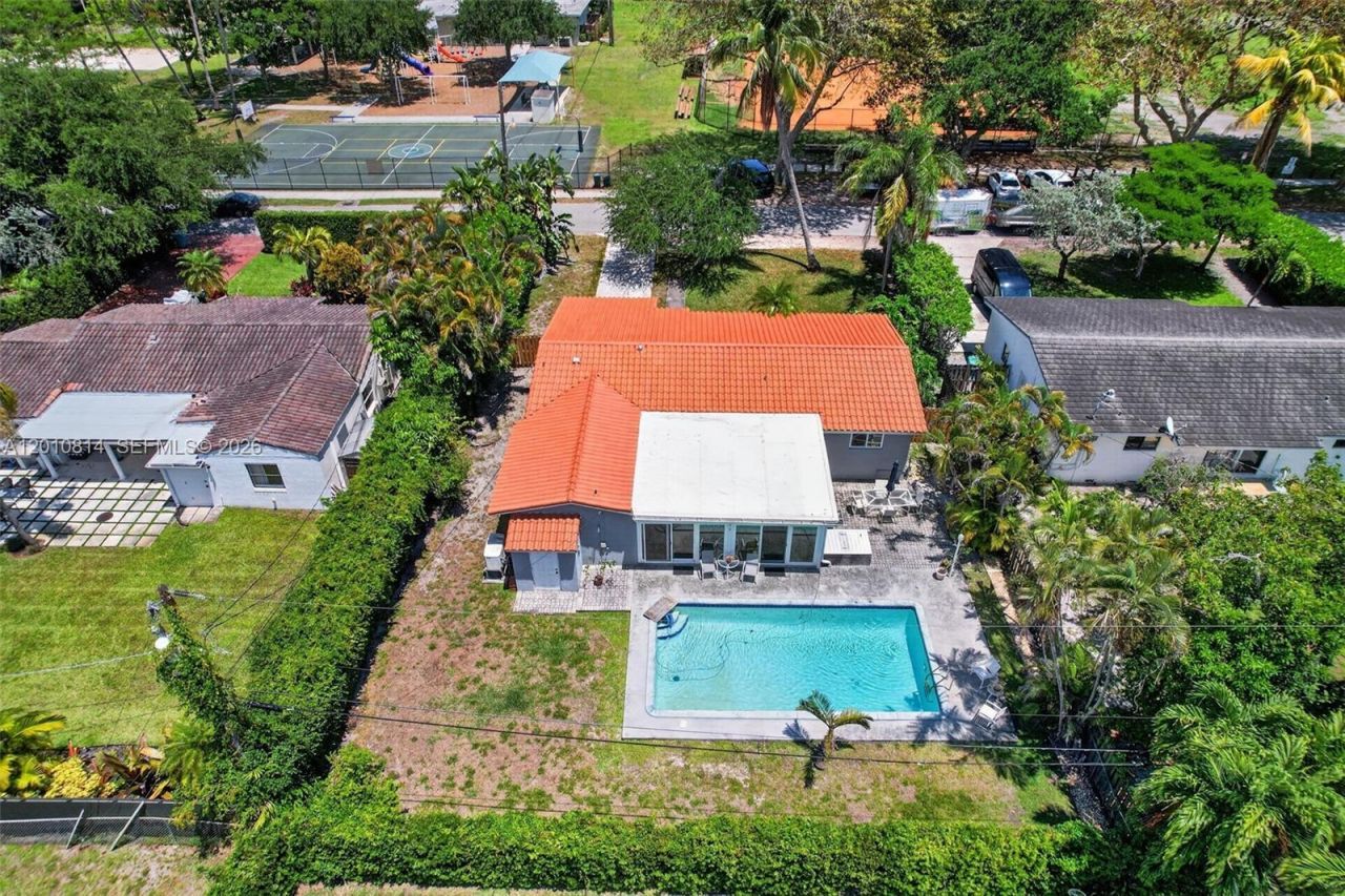 11400 NE 9th Ave , Biscayne Park, FL 33161 Photo