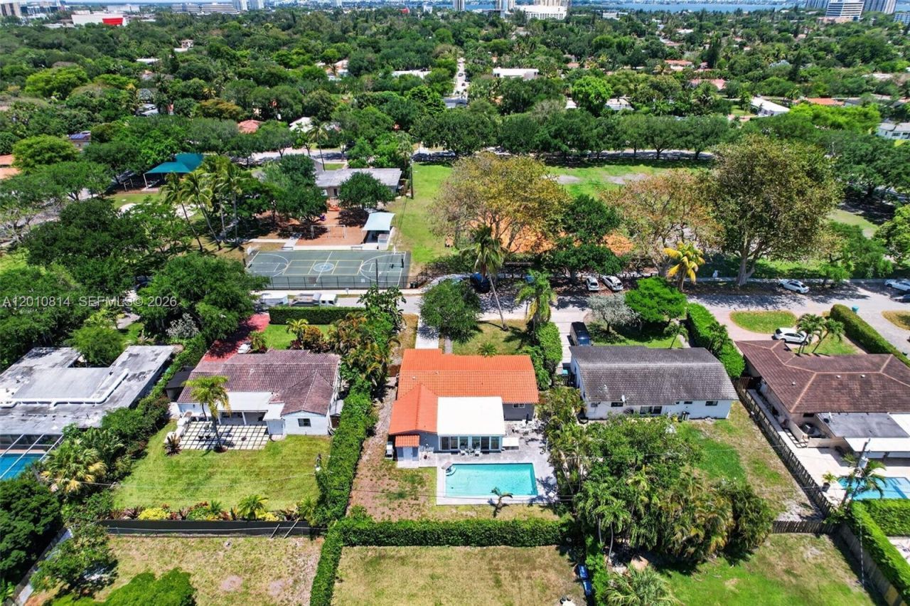 11400 NE 9th Ave , Biscayne Park, FL 33161 Photo