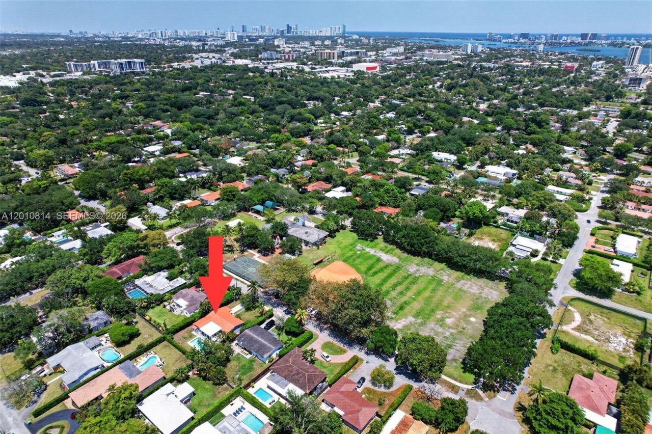 11400 NE 9th Ave , Biscayne Park, FL 33161 Photo