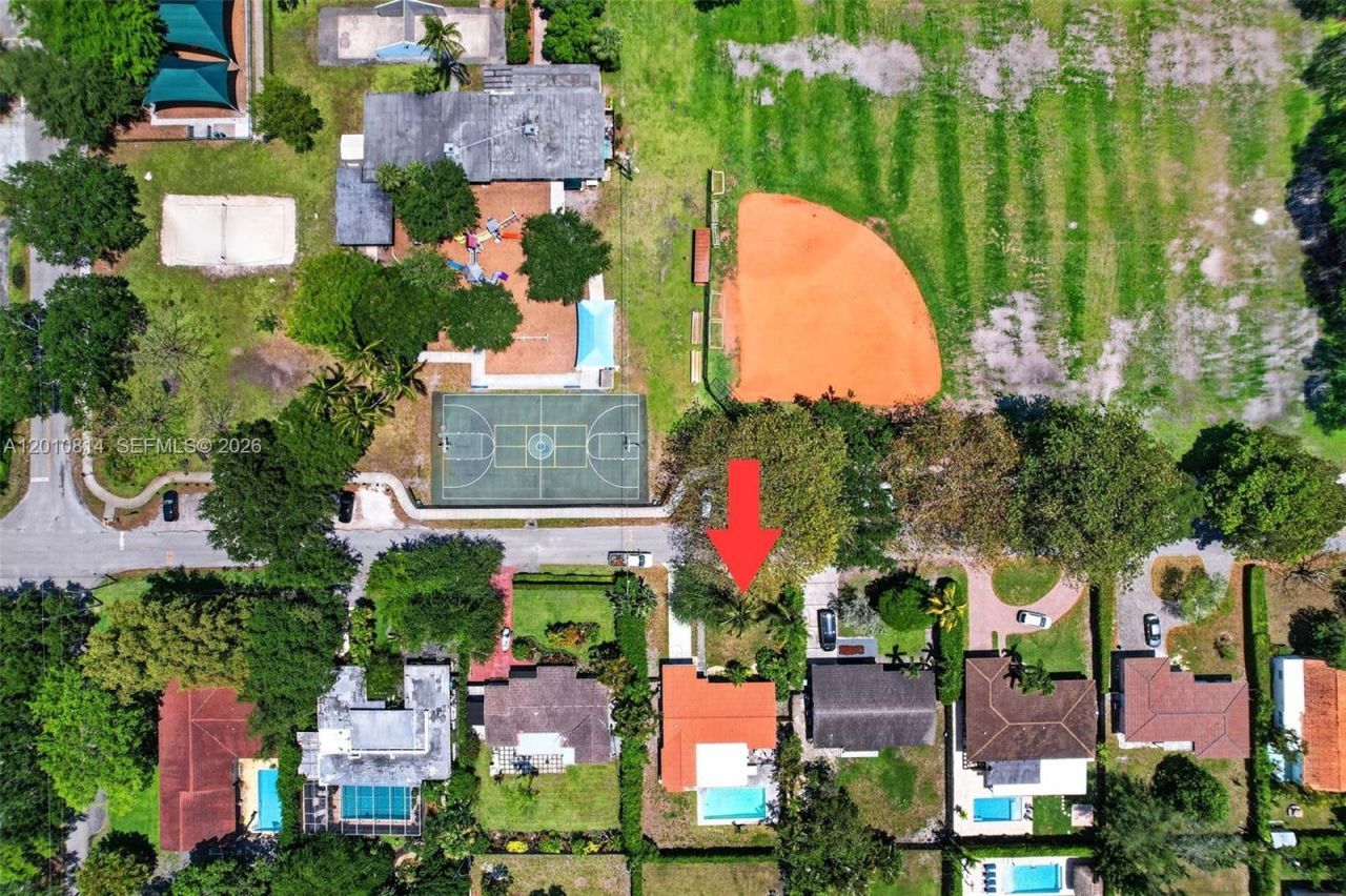 11400 NE 9th Ave , Biscayne Park, FL 33161 Photo