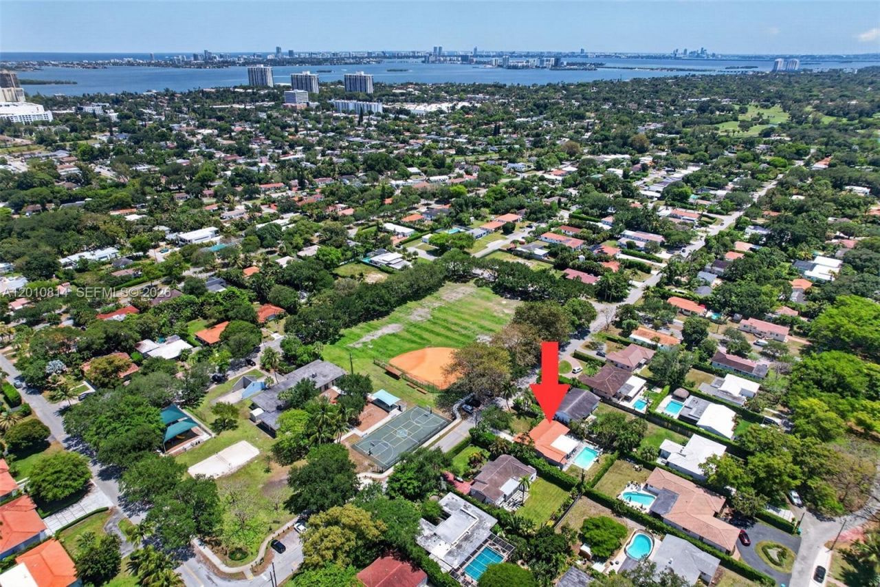 11400 NE 9th Ave , Biscayne Park, FL 33161 Photo