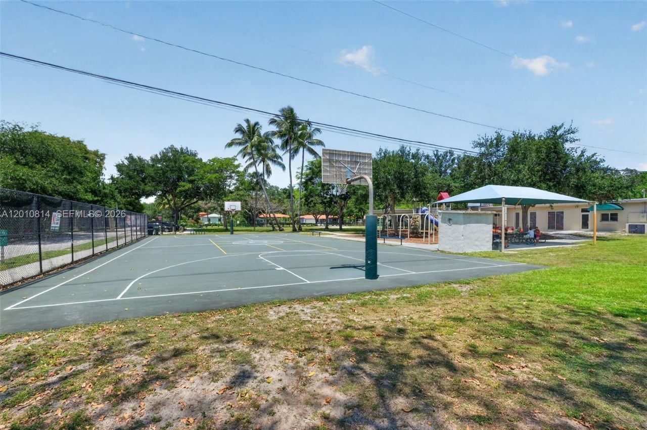 11400 NE 9th Ave , Biscayne Park, FL 33161 Photo