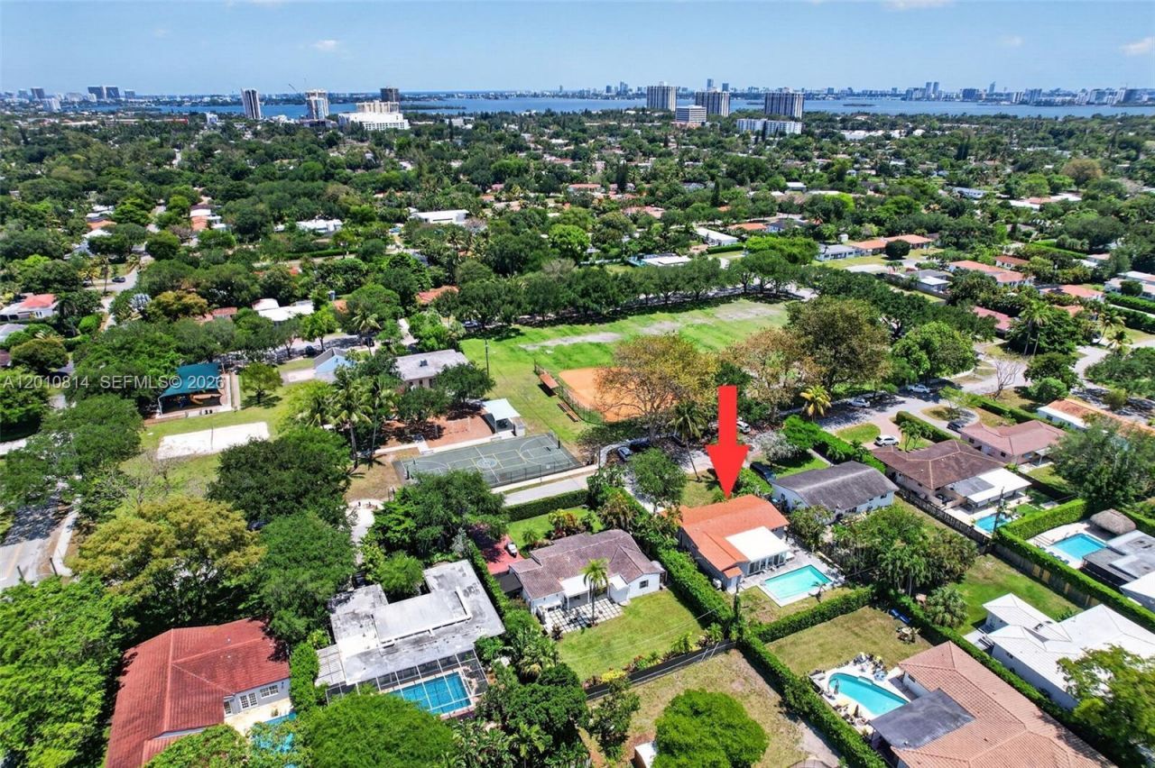 11400 NE 9th Ave , Biscayne Park, FL 33161 Photo