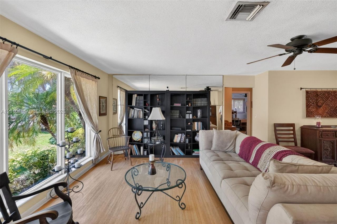 11400 NE 9th Ave , Biscayne Park, FL 33161 Photo