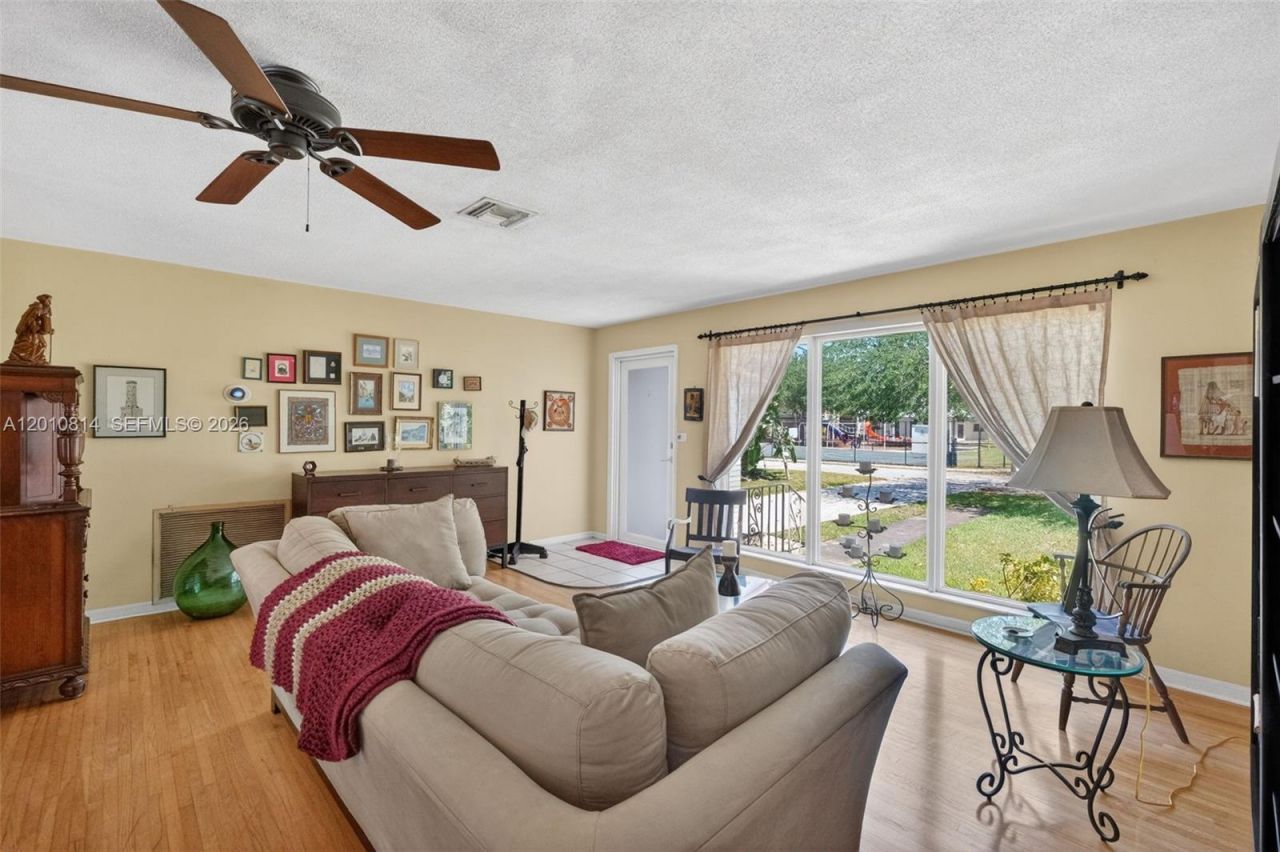 11400 NE 9th Ave , Biscayne Park, FL 33161 Photo