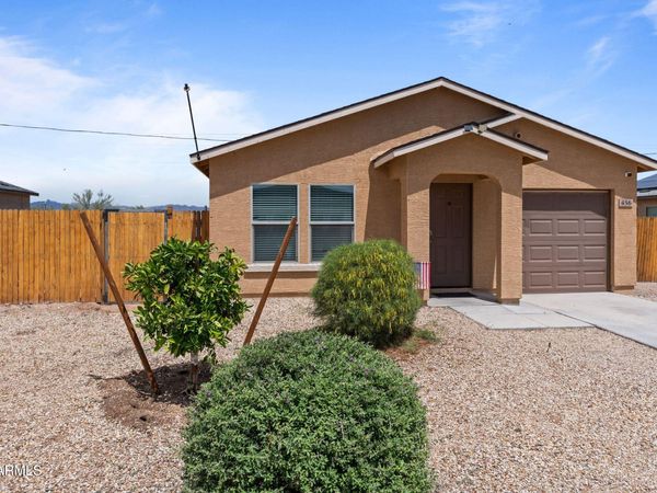 456 Reizen Drive, Morristown, AZ 85342