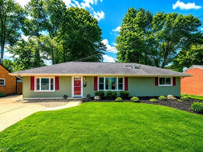 7580 Primrose Drive, Mentor on the Lake, OH 44060 Photo 1