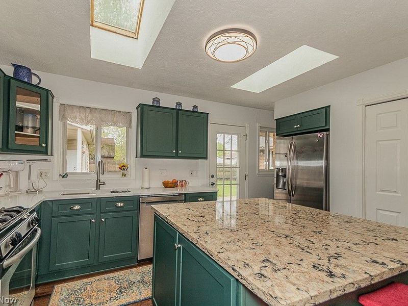 7580 Primrose Drive, Mentor on the Lake, OH 44060 Photo 12