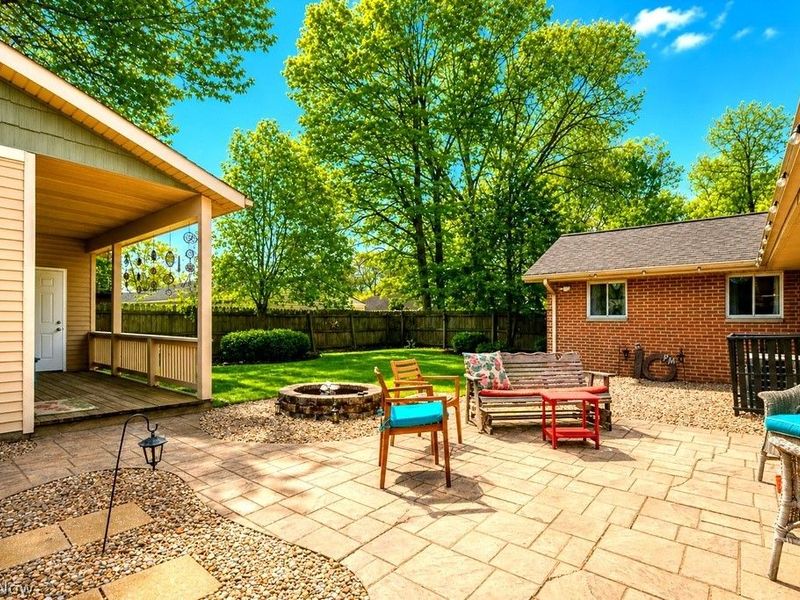 7580 Primrose Drive, Mentor on the Lake, OH 44060 Photo 2