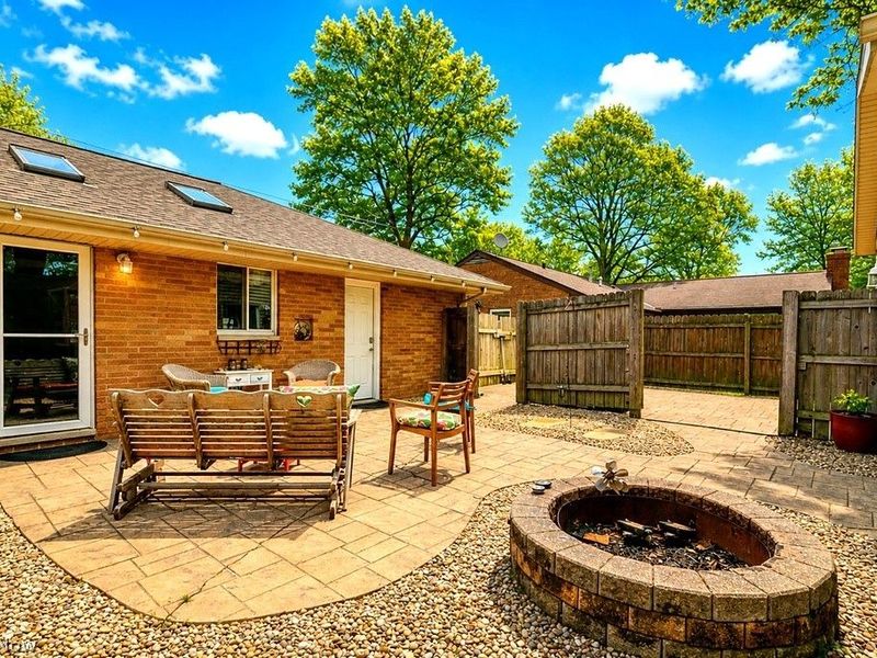 7580 Primrose Drive, Mentor on the Lake, OH 44060 Photo 5
